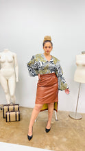 Load image into Gallery viewer, Overseas Blouse